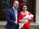 Princ William a vévodkyn Kate se svým tetím potomkem (Londýn, 23. dubna 2018).