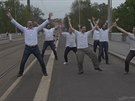 Odprci demolice Libeského mostu zatanili bojový tanec haku