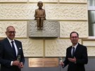 V atriu Fakulty sociálních studií Masarykovy univerzity v Brně odhalili sochu...
