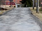 Silnice vedouc Krhovem u Boskovic se nedokala rekonstrukce nkolik destek...