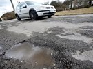 Silnice vedouc Krhovem u Boskovic se nedokala rekonstrukce nkolik destek...