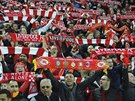 Fanouci Liverpoolu zpívají bhem semifinále Ligy mistr proti AS ím.