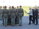 Ceremoniálu po pevozu ostatk kardinála Berana do Prahy se zúastnila...