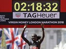 Vivian Cheruiyotová vítzí v Londýnském maratonu.
