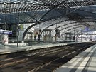 Nezvyklý pohled na zcela vylidnné hlavní vlakové nádraí v Berlín. (20. dubna...