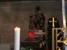 V katedrále sv. Víta ukládali rakev s ostatky kardinála Josefa Berana do nov...