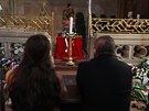 V katedrle sv. Vta ukldali rakev s ostatky kardinla Josefa Berana do nov...