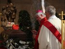 V katedr�le sv. V�ta ukl�dali rakev s ostatky kardin�la Josefa Berana do nov�...