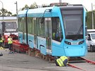 Do Ostravy dorazil prvn vz novho typu tramvaje. V kvtnu zane srie test,...