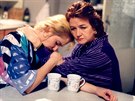 Gabriela Filippi a Carmen Mayerová v seriálu Híchy pro pátera Knoxe (1992)