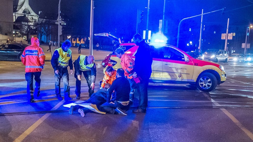 Hlavní tah na Německo je neprůjezdný. Silnici uzavřela nehoda dvou dodávek