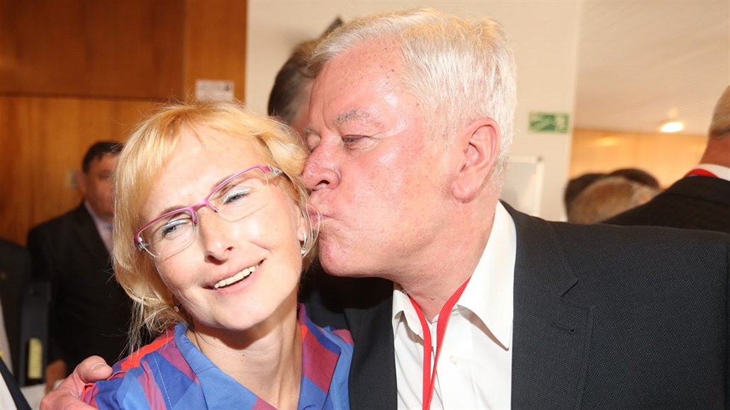 Kateřina Konečná i Josef Skála bojovali neúspěšně o post předsedy KSČM, Konečná se stala místopředsedkyní. Nyní se oba utkají o post lídra kandidátky do Evropského parlamentu.