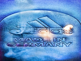 Výroba sportovní obuvi Adidas ve Speedfactory probíhá pomocí zcela...
