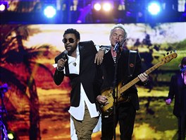 Britský zpěvák Sting vystoupil s jamajským reggae hudebníkem Shaggym, se kterým...