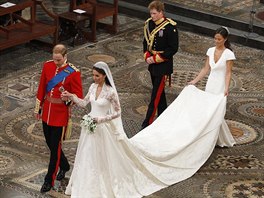 Ženich princ William, nevěsta Kate Middletonová, princ Harry a Pippa...