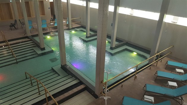 Vnitřní termální bazén v lázních Palatinus na Markétině ostrově