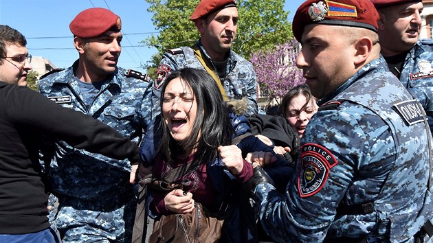 Protivldn protesty v Jerevanu (19. dubna 208)