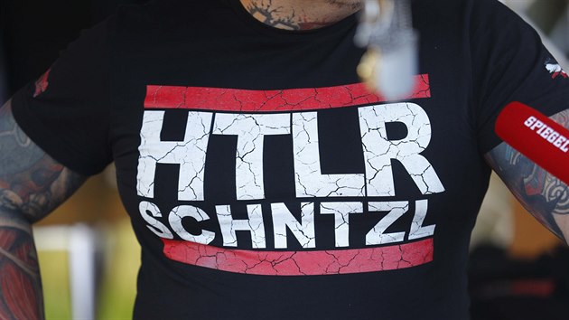 Msto Ostritz se tento vkend kvli festivalu neonacist, kte si pipomnaj vro narozen Adolfa Hitlera, promnilo ve zejm nejsteenj msto v Nmecku. (21. dubna 2018)