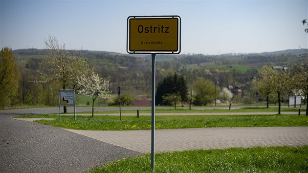 Msto Ostritz se tento vkend kvli festivalu neonacist, kte si pipomnaj vro narozen Adolfa Hitlera, promnilo ve zejm nejsteenj msto v Nmecku. (21. dubna 2018)