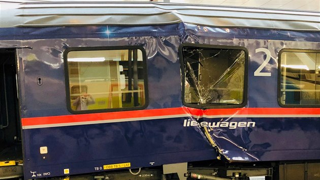 Havarovan vlak po nehod na ndra  v Salcburku (20.4.2018)