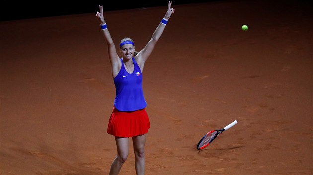 A HURÁ DO FINÁLE. Petra Kvitová přidala třetí rozhodující bod v semifinále Fed Cupu proti Německu.