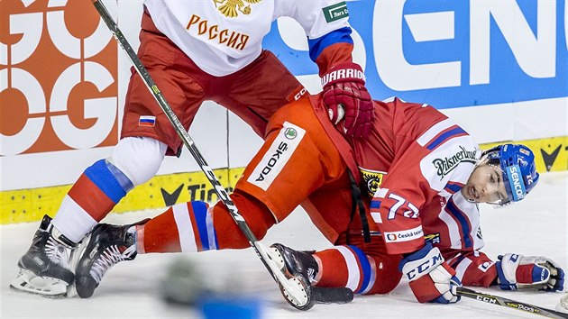 esk tonk Filip Chytil se ocitl na led po souboji s Iljou Kablukovem z Ruska.
