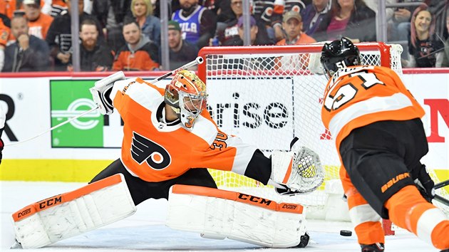 Michal Neuvirth z Philadelphia Flyers chce zas�hnout proti st�ele v play off proti Pittsburgh Penugins