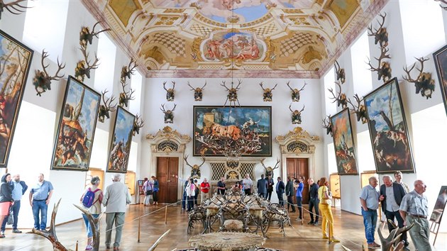 Do zámku Ohrada v Hluboké nad Vltavou se vrátila plátna barokních honů.