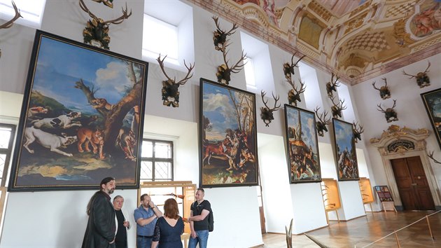 Do zámku Ohrada v Hluboké nad Vltavou se vrátila plátna barokních honů.