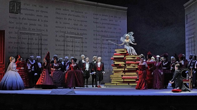 Scna z inscenace Massenetovy Popelky v newyorsk Metropolitn opee