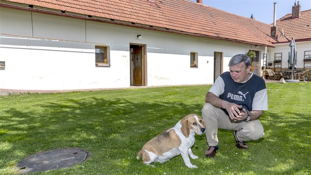 Pavel Zelenka ze stedoeskch Kl bojuje s vlhkost zd i pt let po povodni.