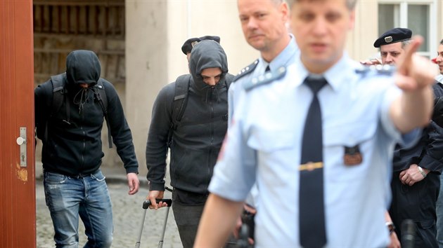 Obvodní soud pro Prahu 1 ve čtvrtek projednával trest pro pětici Nizozemců, kteří napadli číšníka v Praze. (26. dubna 2018)