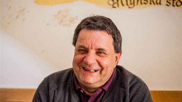 �Pr�ce kastel�na je tak pestr� a r�znorod� a zabere tolik �asu, �e se d� ��ct, i kdy� to zn� blb�, �e je m�m hlavn�m kon��kem,� vypr�v� Vojt�ch Troup.