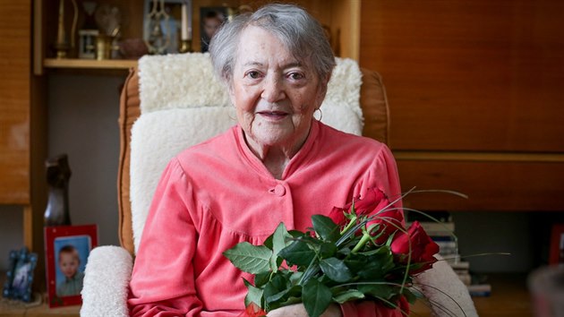 Hana Tvrská se narodila 24. dubna 1928 v Protivíně na Písecku. Byla poslední žijící pamětnicí transportu Akb, který vyjel 18. dubna roku 1942 z Českých Budějovic do Terezína.