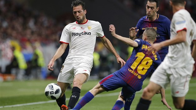 Momentka ze zpasu Sevilla Barcelona.