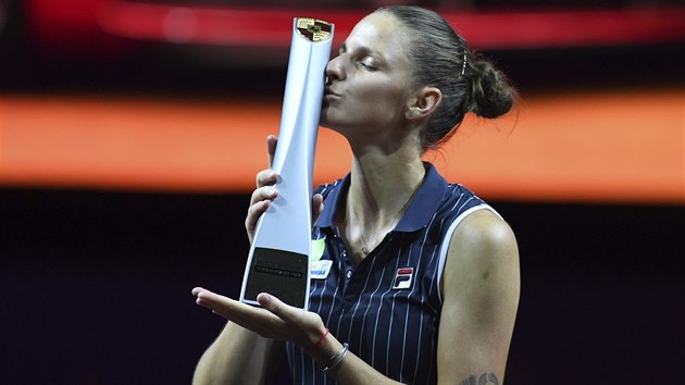 Karolna Plkov zvtzila na turnaji ve Stuttgartu.