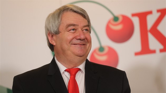 Vojtěch Filip si udržel post předsedy strany, ve druhém kole volby porazil Josefa Skálu. (21. dubna 2018)