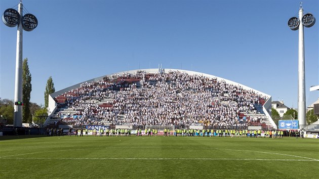 Fanouci Banku Ostrava pi zpase v Olomouci obsadili celou tribunu za brnou.