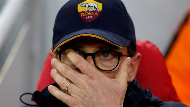 Eusebio di Francesco, trenr AS m, bhem semifinle Ligy mistr v Liverpoolu.