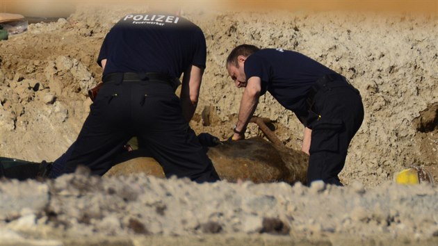 Policist spolupracuj na likvidaci leteck pumy v Berln. (20. dubna 2018)