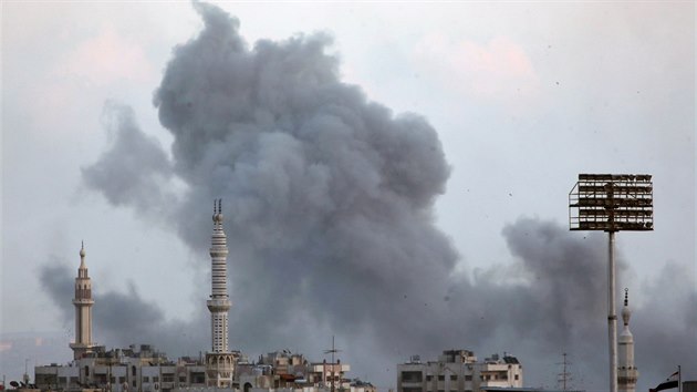 Bomby dopadly i na palestinsk tbor Jarmk, kde se ozbrojenci IS rovn ukrvaj. (21. dubna 2018)