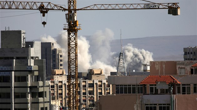 Bomby dopadly i na palestinsk tbor Jarmk, kde se ozbrojenci IS rovn ukrvaj. (21. dubna 2018)