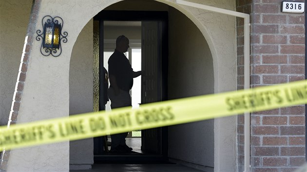 Policisté zadrželi sériového vraha ze 70. a 80. let v jeho domě v Sacramentu v Kalifornii. (25. dubna 2018)