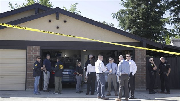 Policist zadreli sriovho vraha ze 70. a 80. let v jeho dom v Sacramentu v Kalifornii. (25. dubna 2018)