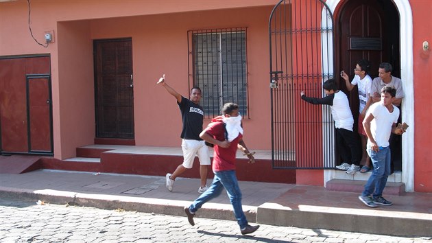 Student Ondřej Dostál zachytil v nikaragujském Leónu střety demonstrantů s policií.