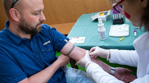 Darovat krev na pomoc nemocnmu Matjovi pily na hit v Miletn stovky dobrovolnk (27.4.2018).