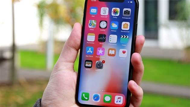 iPhone X je dosud nejdram smartphonem od Applu. Letos dostane hned dva nstupce, vt z nich by mohl bt dvousimkov