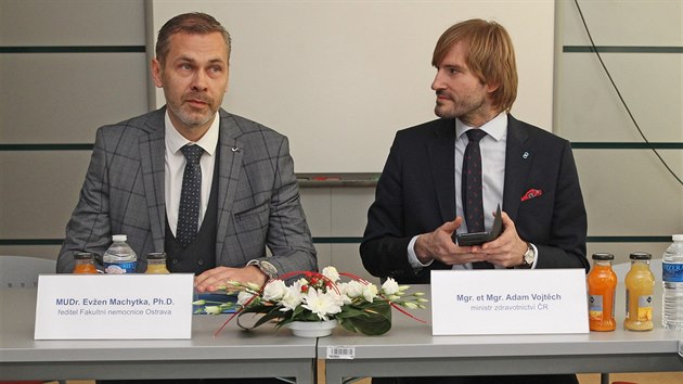 Ministr zdravotnictv Adam Vojtch s Evenem Machytkou pi jeho jmenovn editelem Fakultn nemocnice v Ostrav.  
