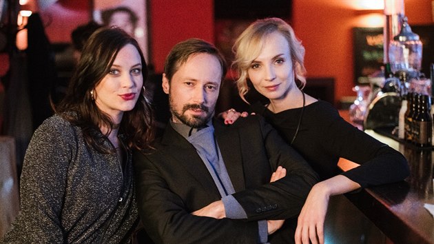 Kristýna Leichtová, Jaroslav Plesl a Jana Plodková při natáčení seriálu Single Lady 2 (2018)
