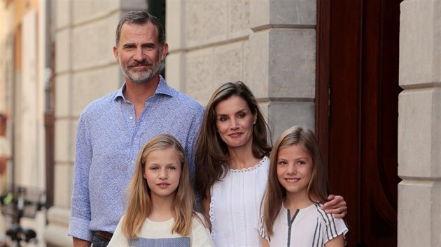 panlsk krl Felipe VI. krlovna Letizia, princezna Leonor a princezna Sofia (Mallorca, 6. srpna 2017)